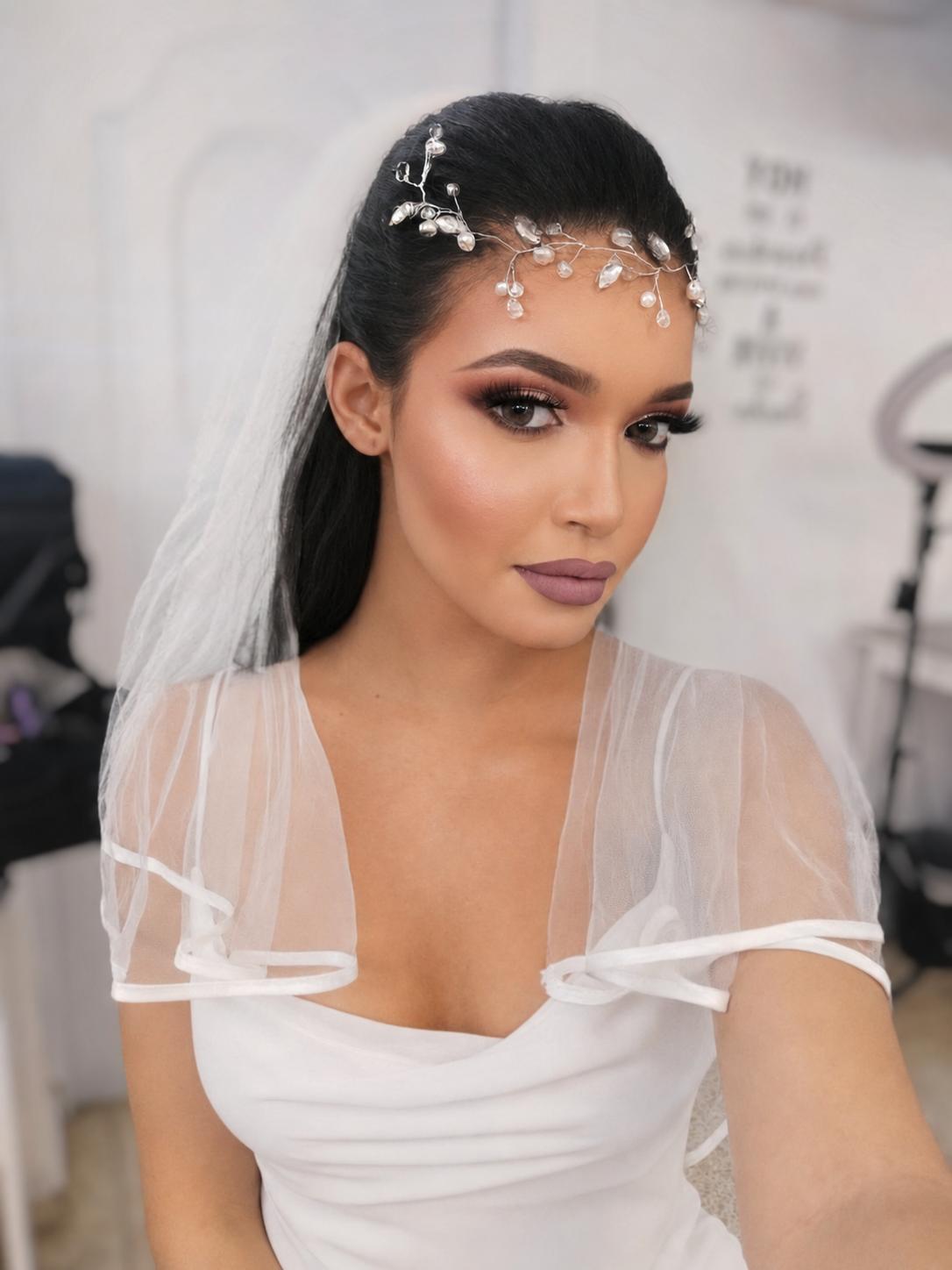 Maquillaje de novia con velo