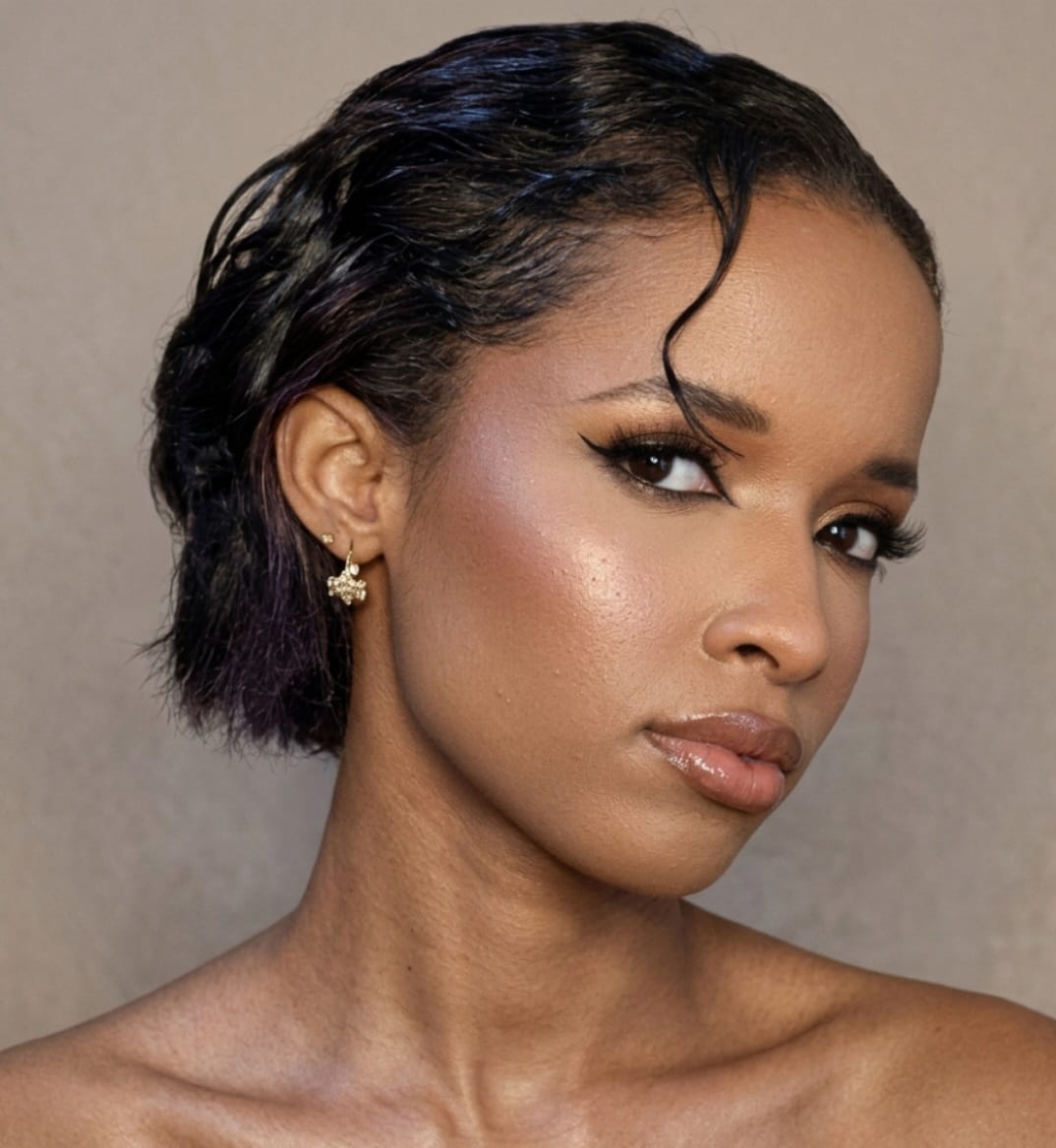 Maquillaje social con piel luminosa